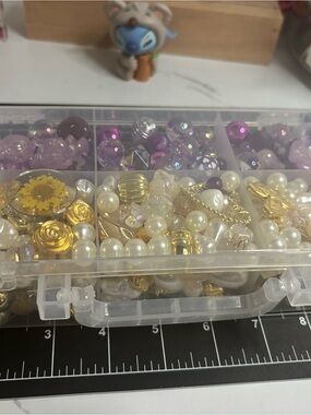 4 boxes of beads mix